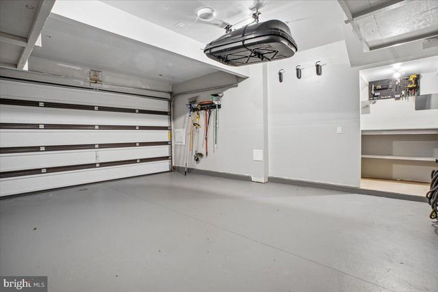 3799 RAINIER DR, Fairfax, VA 22033