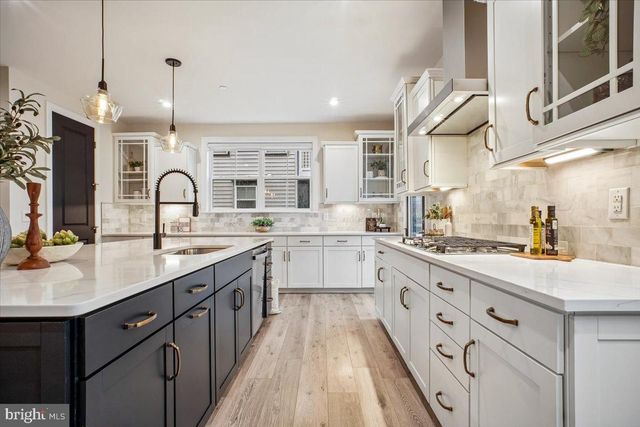 3799 RAINIER DR, Fairfax, VA 22033