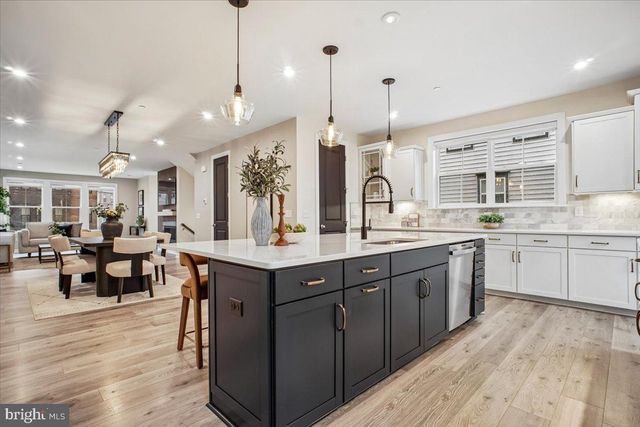 3799 RAINIER DR, Fairfax, VA 22033