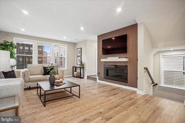 3799 RAINIER DR, Fairfax, VA 22033