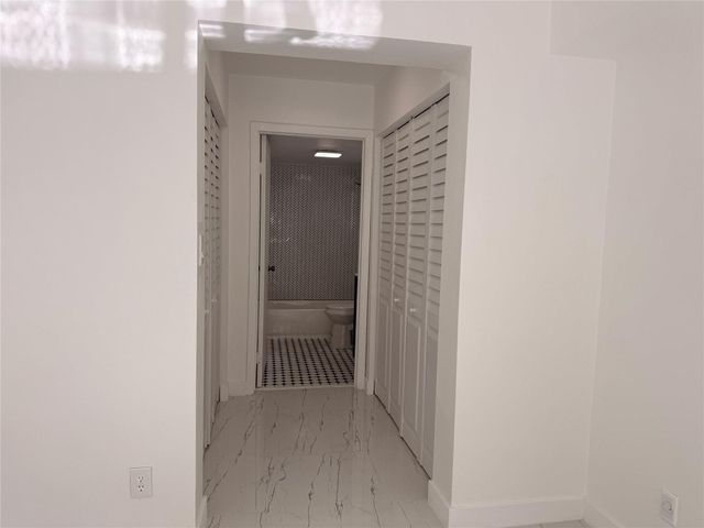 560 S S Park 26-7, Hollywood, FL 33021