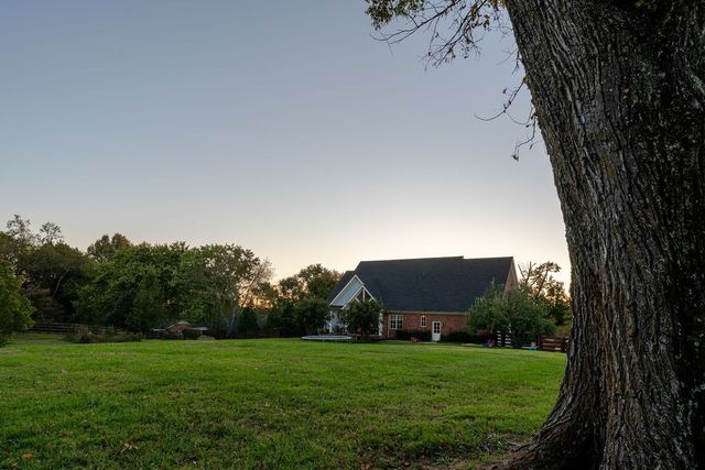 2080 Nashville Hwy, Columbia, TN 38401