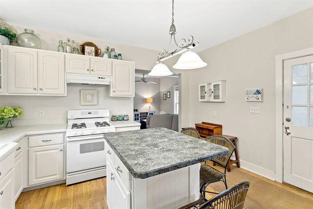 862 Saint Joseph Street, South Haven, MI 49090