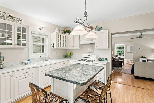 862 Saint Joseph Street, South Haven, MI 49090