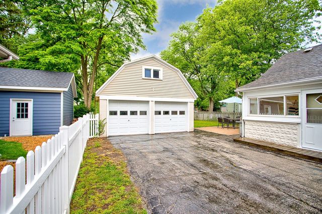 862 Saint Joseph Street, South Haven, MI 49090