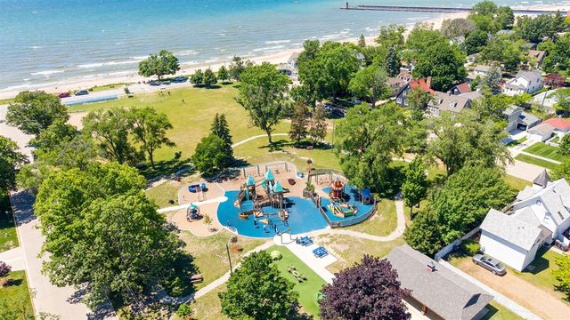 862 Saint Joseph Street, South Haven, MI 49090