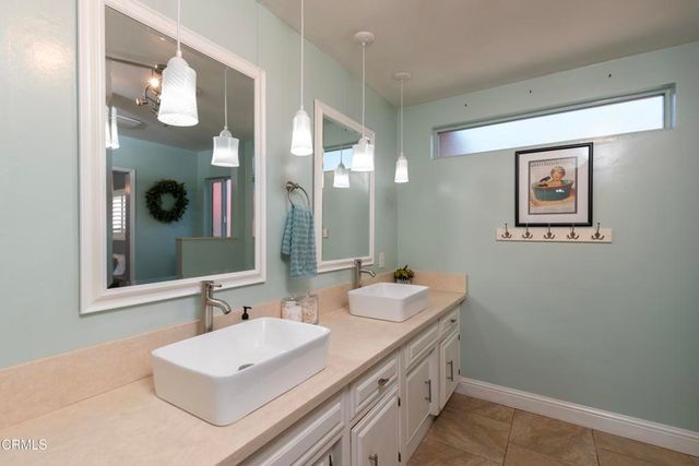 6800 Redwing Court, Bakersfield, CA 93309