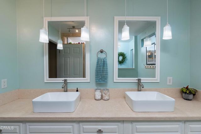 6800 Redwing Court, Bakersfield, CA 93309