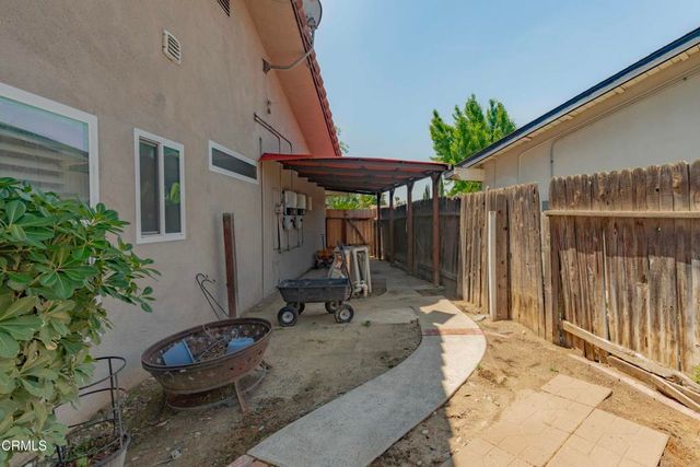 6800 Redwing Court, Bakersfield, CA 93309
