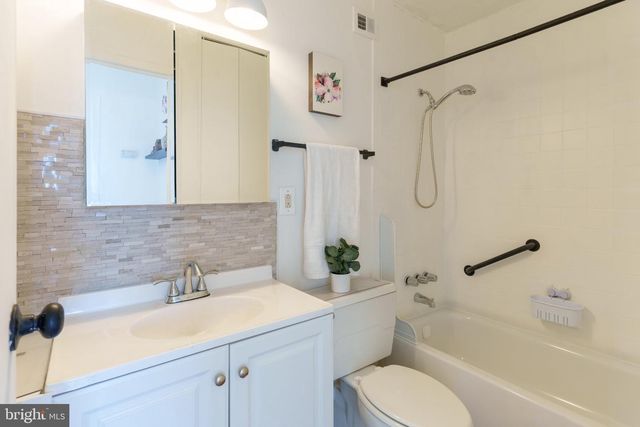 529 PLAYA DEL SOL RD, Cherry Hill, NJ 08002