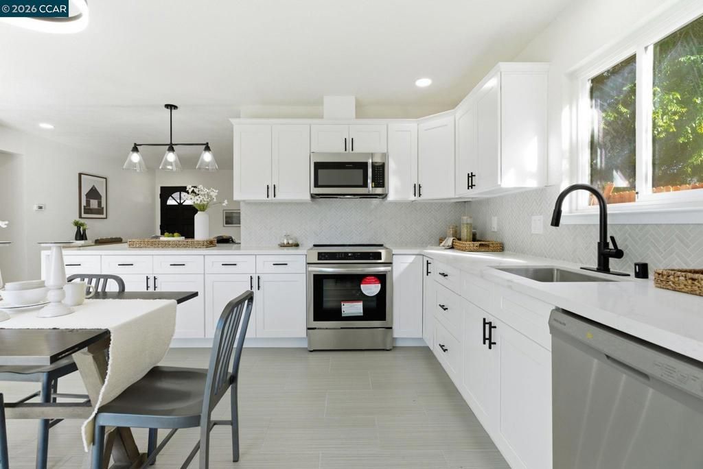 Image 20 of property listing at 1342 Maryland Dr, Concord, CA 94521