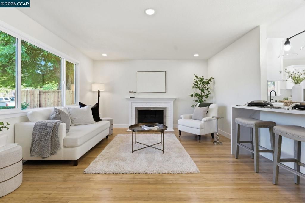 Image 5 of property listing at 1342 Maryland Dr, Concord, CA 94521