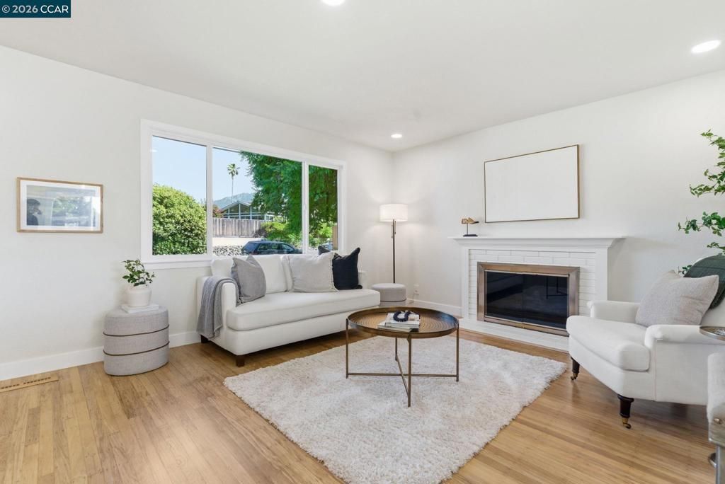 Image 6 of property listing at 1342 Maryland Dr, Concord, CA 94521