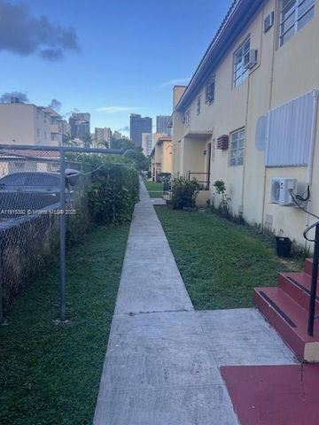 651 SW 11th St 15W, Miami, FL 33129