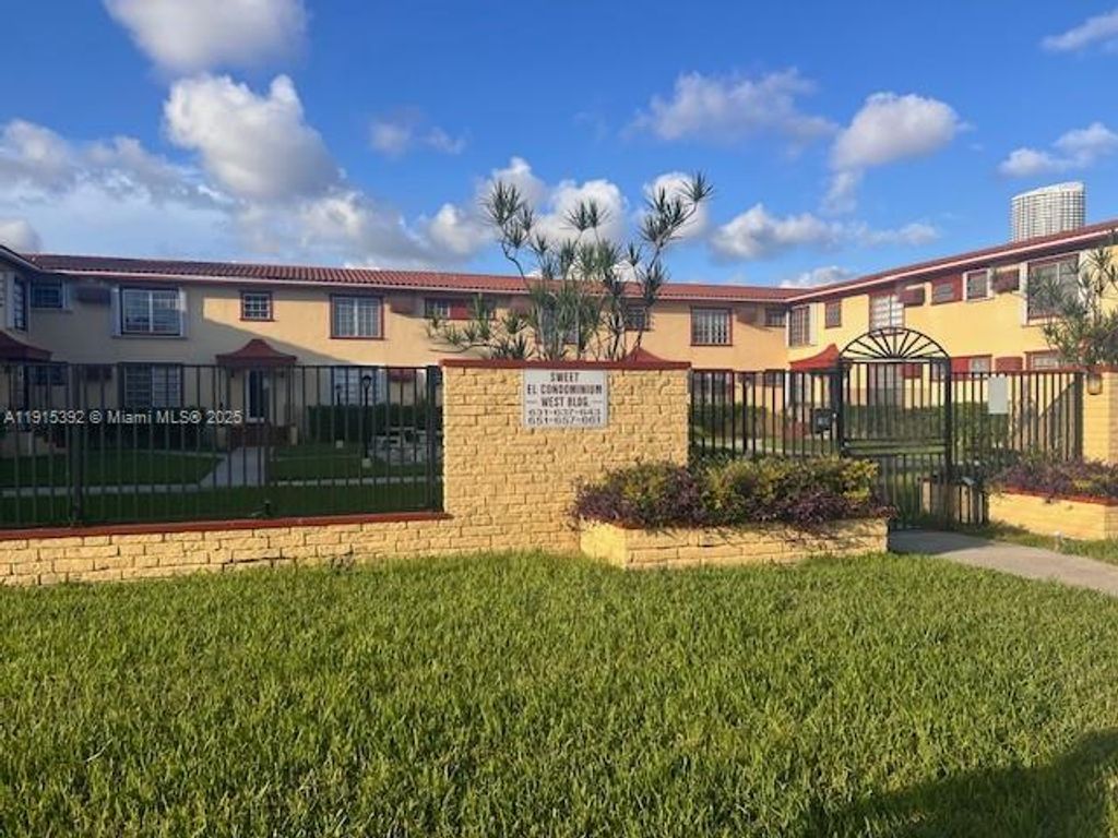 651 SW 11th St 15W, Miami, FL 33129