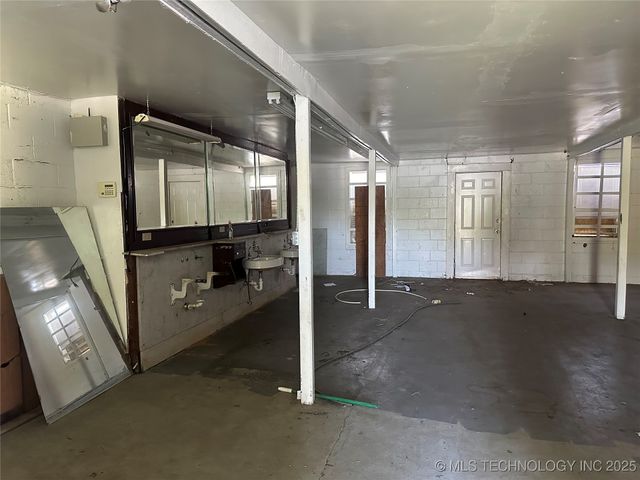 401 E 5th Street, Okmulgee, OK 74447