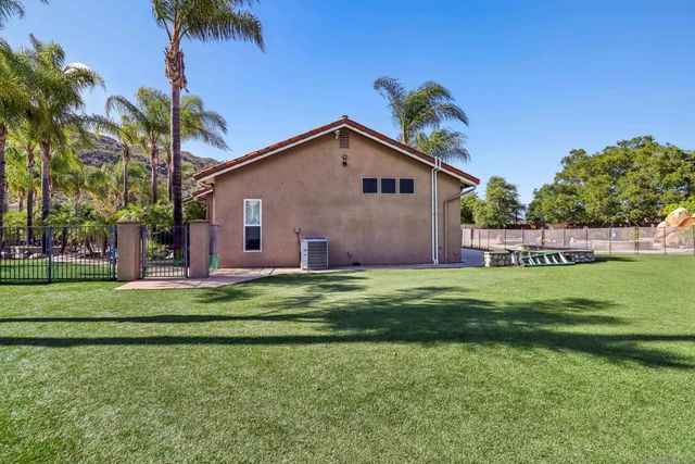9086 Hunter Pass, Alpine, CA 91901