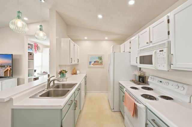 8550 Hopkins Cir Apt F, Surfside Beach, SC 29575