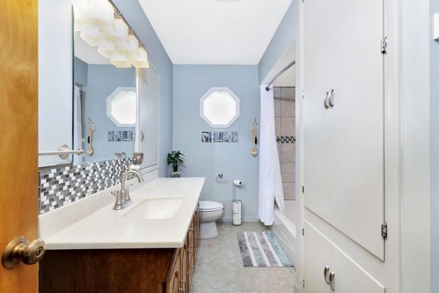 1707 Sunset Dr, Augusta, KS 67010
