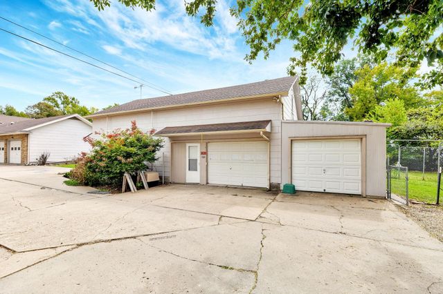 1707 Sunset Dr, Augusta, KS 67010