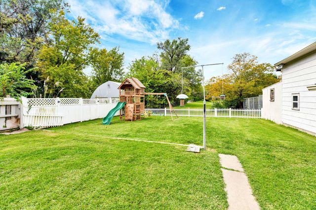 1707 Sunset Dr, Augusta, KS 67010