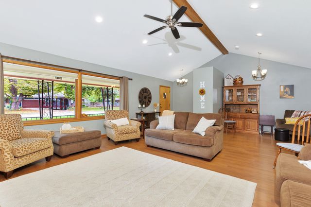 1707 Sunset Dr, Augusta, KS 67010