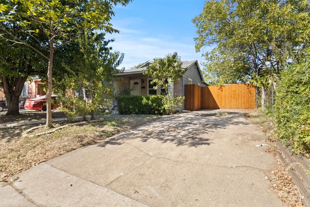 1004 W Boyce Avenue, Fort Worth, TX 76115