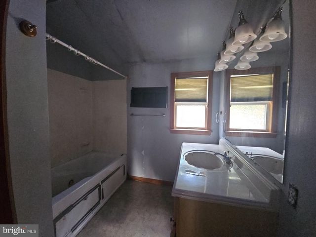 25 JONES AVE, Pennsville, NJ 08070