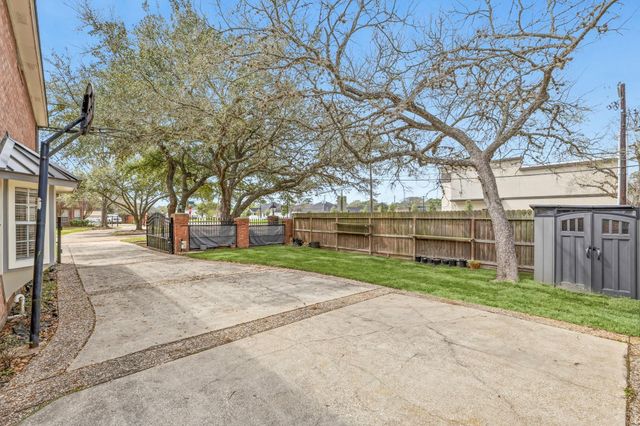 1201 Arbre Lane, Friendswood, TX 77546