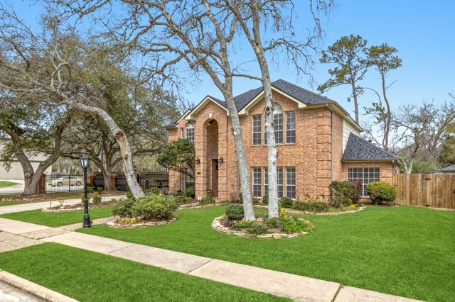 1201 Arbre Lane, Friendswood, TX 77546