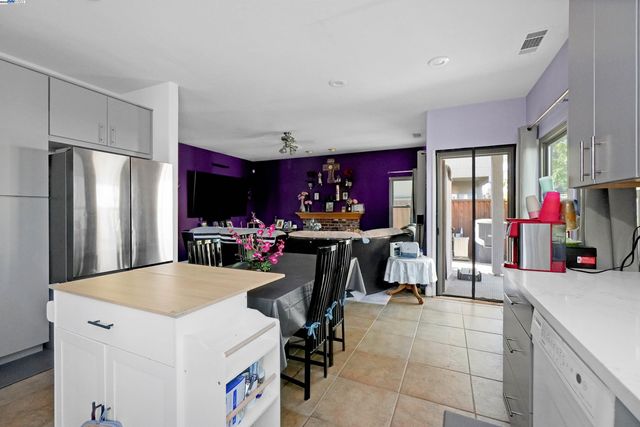 1445 Yorkshire Loop, Tracy, CA 95376