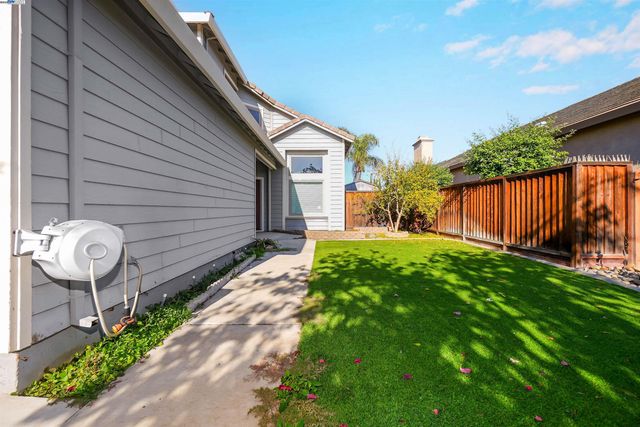 1445 Yorkshire Loop, Tracy, CA 95376