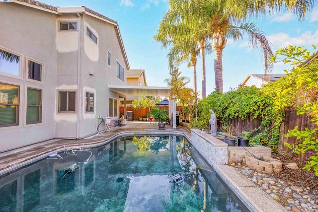 1445 Yorkshire Loop, Tracy, CA 95376