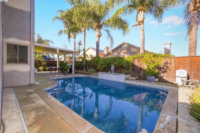 1445 Yorkshire Loop, Tracy, CA 95376