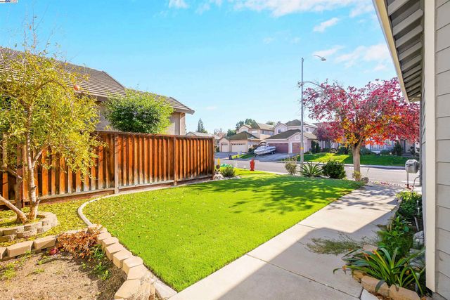 1445 Yorkshire Loop, Tracy, CA 95376