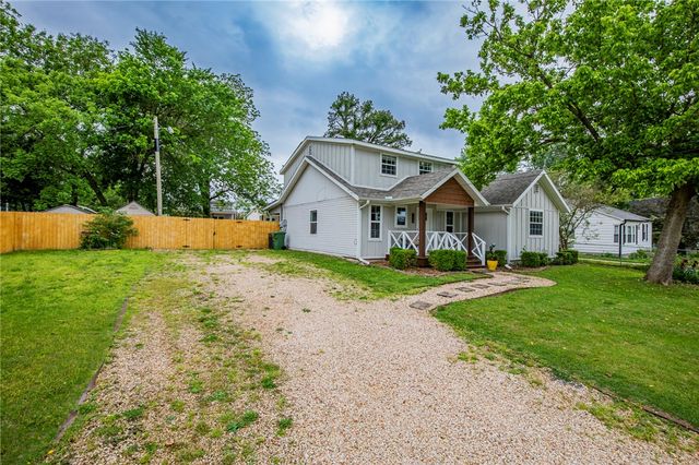 718 W Maple Street, Rogers, AR 72756