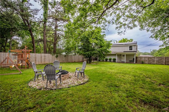 718 W Maple Street, Rogers, AR 72756