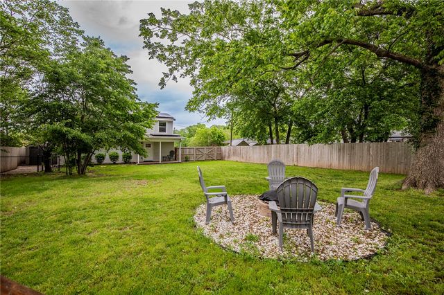 718 W Maple Street, Rogers, AR 72756