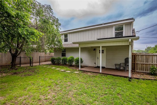 718 W Maple Street, Rogers, AR 72756