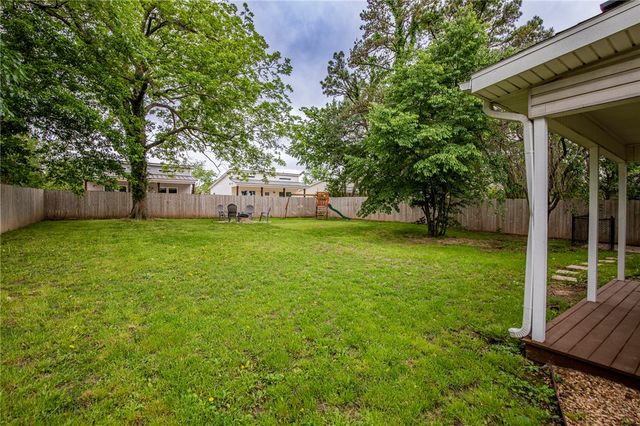 718 W Maple Street, Rogers, AR 72756