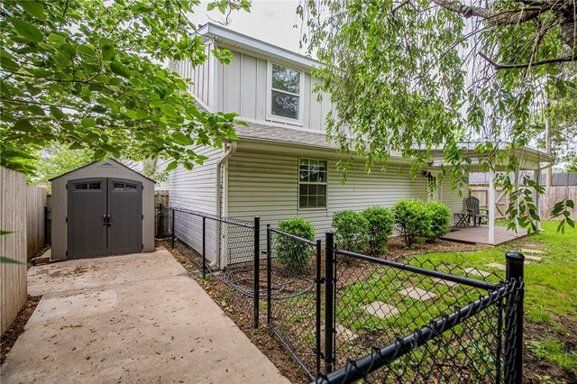 718 W Maple Street, Rogers, AR 72756