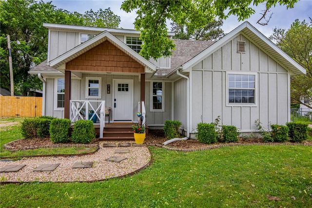 718 W Maple Street, Rogers, AR 72756