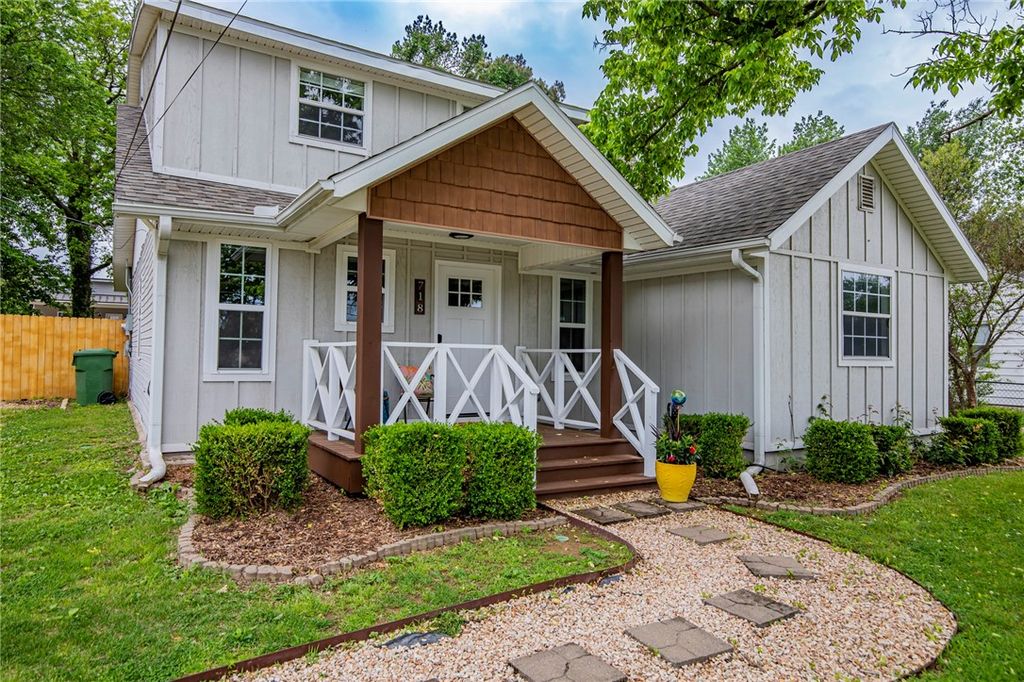 718 W Maple Street, Rogers, AR 72756