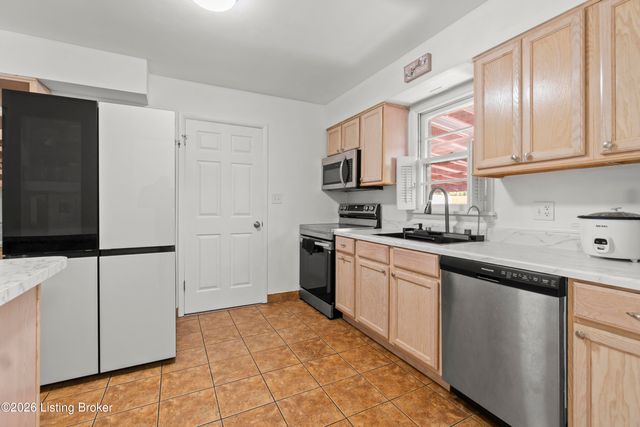 2303 Ecton Ln, Louisville, KY 40216