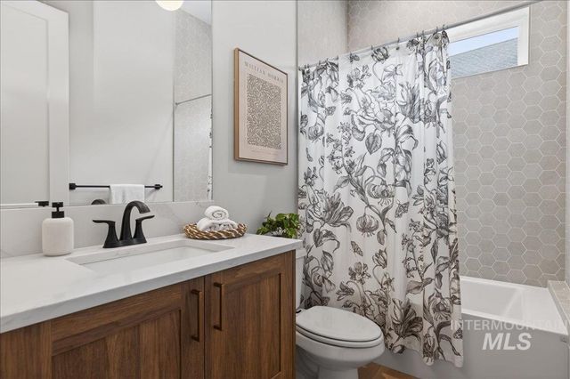 6518 W Flathead Lake St, Eagle, ID 83616