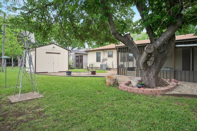 654 Milton Street, Lewisville, TX 75057