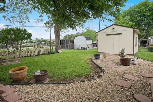 654 Milton Street, Lewisville, TX 75057
