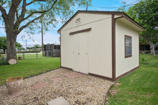 654 Milton Street, Lewisville, TX 75057
