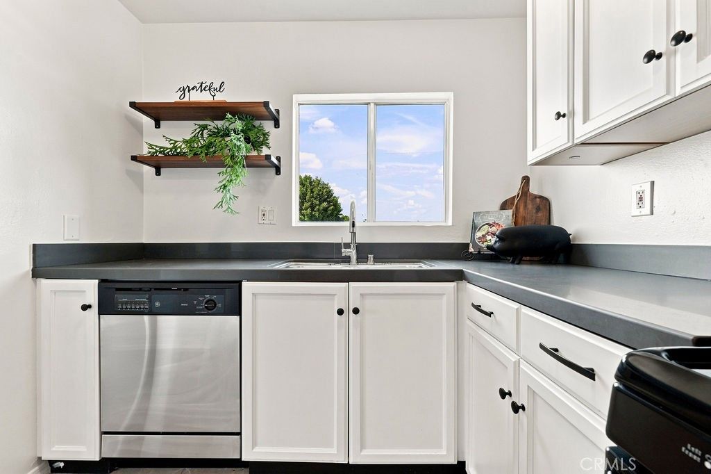 18350 Hatteras 211, Tarzana, CA 91356 — exterior