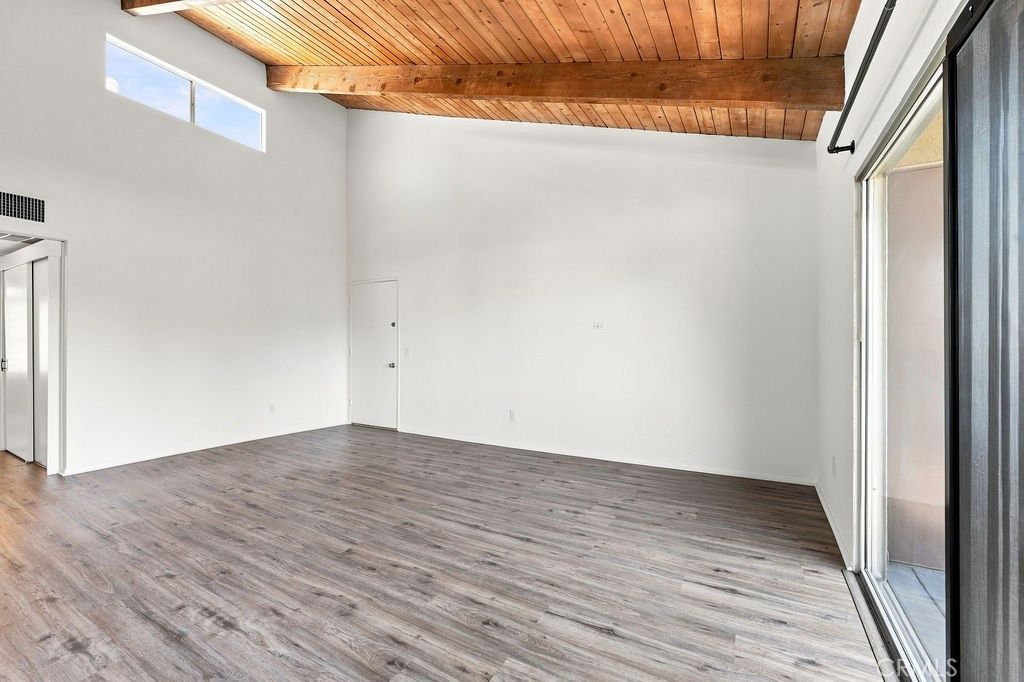 18350 Hatteras 211, Tarzana, CA 91356 — photo 2